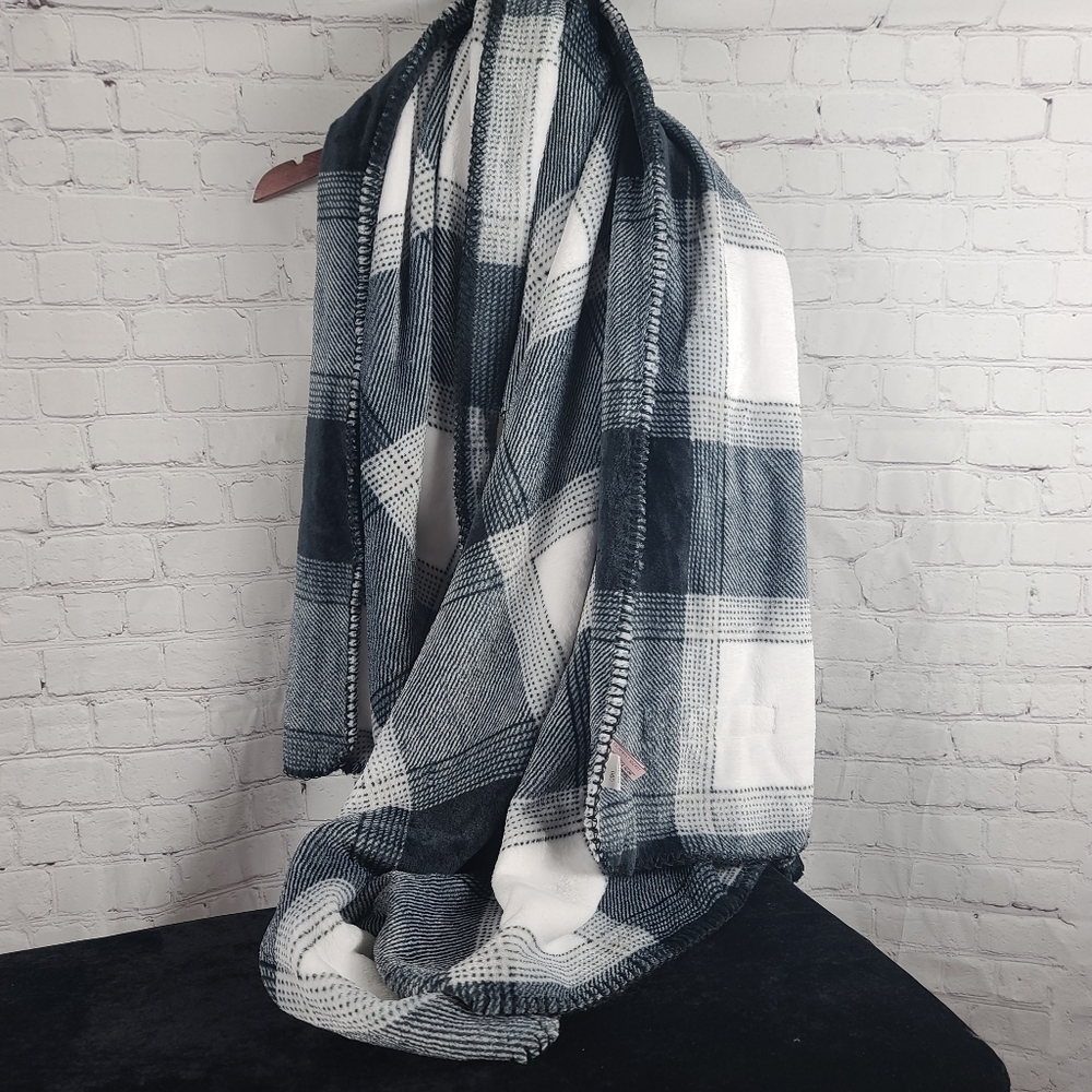 Victoria's Secret Black & White Sherpa Bla…